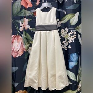 ✂️  3/$25! Flower girl dress size 5 (girl)